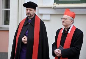 Архиепископ Латвийской евангелическо-лютеранской церкви Янис Ванагс и кардинал Латвийской римско-католической церкви Янис Пуятс